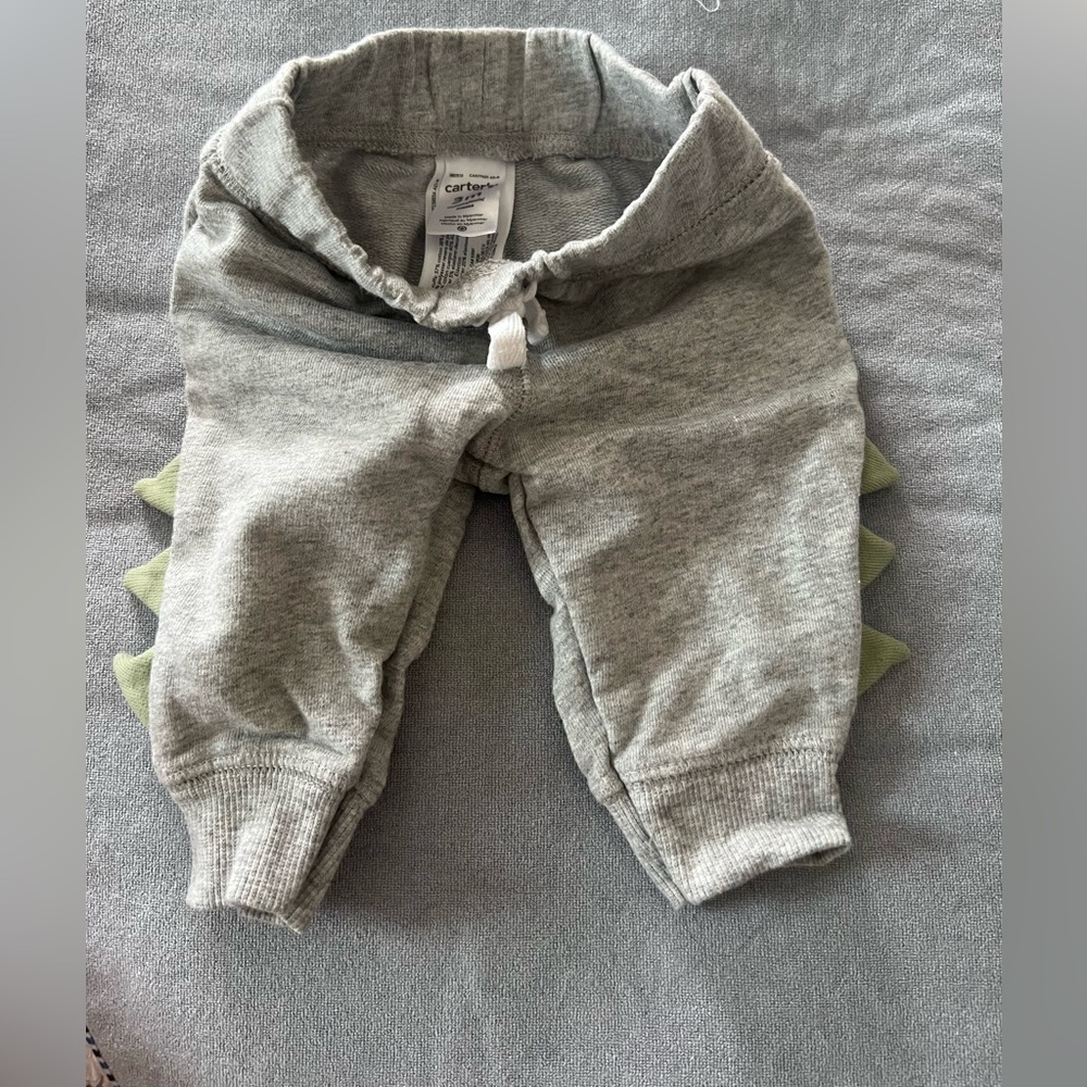 💕5 for $15: Carters 0-3/3 month pants
